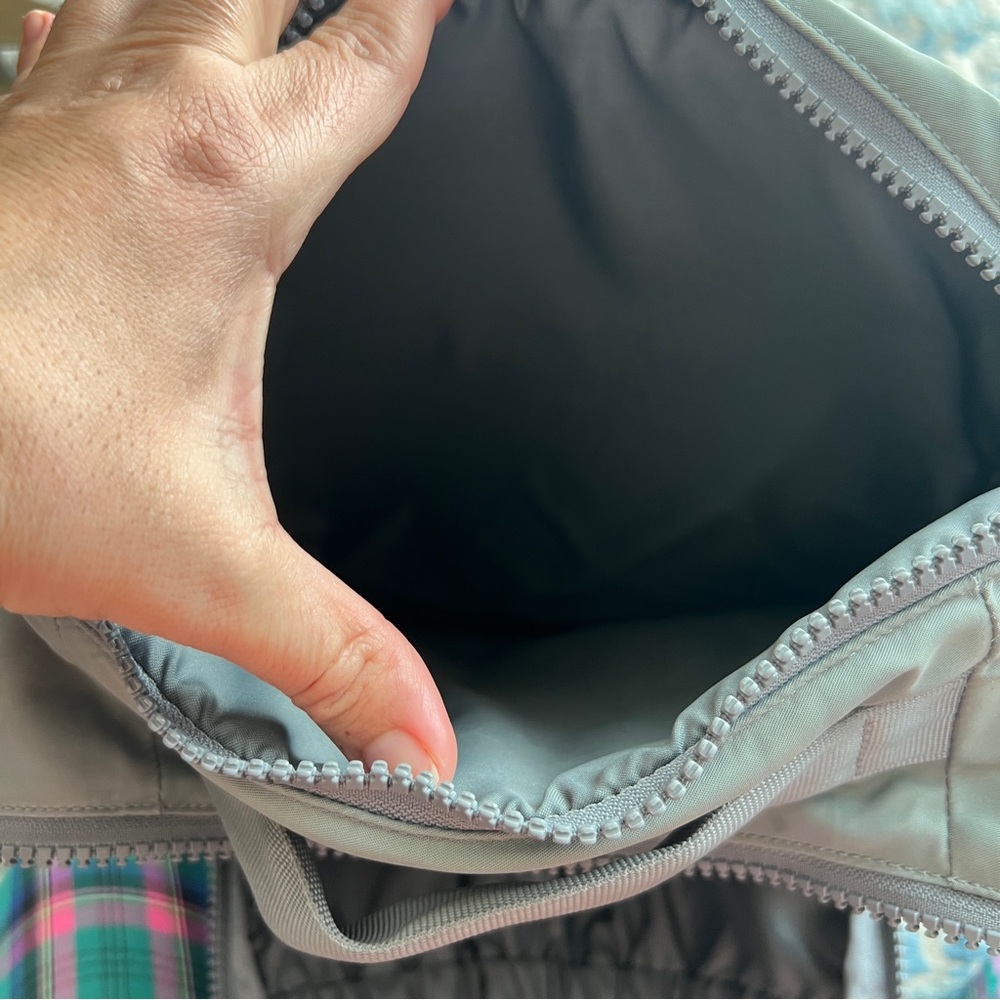 Lululemon Everyday Backpack 2.0 23L. In sage gray - Picture 7 of 13